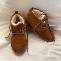 Ugg Neumel Lace Up Boot In Chestnut Fall Winter Suede And Fur Tie Boot Excellent Condition Open To Offers! Ugg Neumel Outfit, Neumel Uggs, Ug Boots, Ugg Neumel Boots, Ugg Neumel, Shoes Ugg, Pretty Shoes, Dream Clothes, Womens Uggs