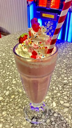 Retro Diner Aesthetic Food, 80s Diner Food, 50s Restaurant Aesthetic, 80s Restaurant Aesthetic, Milkshake Aesthetic Vintage, 90s Diner Aesthetic, 70s Diner Aesthetic, 90s Restaurant Aesthetic