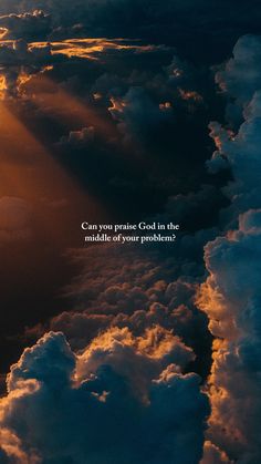 the sun shining through clouds with an inspirational quote on it that reads, can you praise god in the middle of your problems?