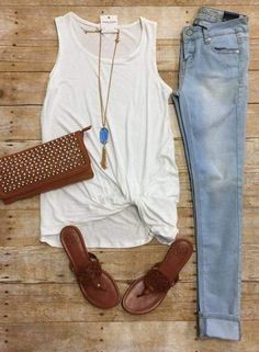 Ivory Jeans, Paris Mode, Jeans Fashion, Jeans Outfit, Mode Inspiration, Garden Styles, Outfits Casuales, Look Fashion