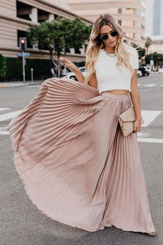 Chiffon Maxi Skirt Outfit, Pleated Chiffon Maxi Skirt, Maxi Skirt Winter, Maxi Skirt Pattern, Crinkle Skirt, Black Floral Skirt, Long Skirt Outfits, High Waisted Maxi Skirt