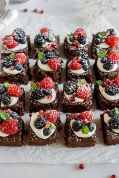 Almond Flour Chocolate Brownies Brownies Serving Ideas, Brownies For A Party, Brownies For Wedding Reception, Mini Desserts Gluten Free, Small Desserts For Weddings, Brownie Squares Mini, Wedding Brownie Bites, Brownie Petit Fours