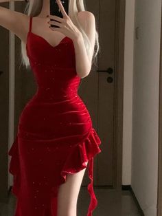 Product NO. :J3474Dress style ：Sheath Fabric：Velvet Color: As photo Waist type:Mid waistSleeve length:Sleeveless Homecoming Dresses Tight Short, Dresses Tight Short, Hot Prom Dress, Dresses Birthday, Ruffle Prom Dress, Dress Tight, Red Bodycon, Dream Dresses, Prom Dresses Vintage