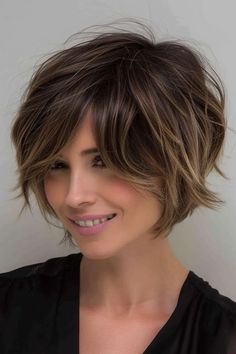 Kurzer Bob: 51+ schicke Varianten für jeden Anlass - hairtastic.de Mango Black Dress, Wavy Bob Haircuts, Wavy Bob, Fabulous Hair, Boho Hair, Shot Hair Styles