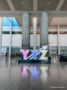 an airport lobby with columns and the word yyz on it's side