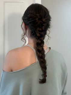 hairstyle inspo, french braid, hair inspo, braid, curl hair, photo, aesthetic Cute Braids With Hair Down, Curly Hair Loose Braid, Dutch Braid Brunette, One French Braid Curly Hair, Curly Double Braids, French Braid Wavy Hair, Formal French Braid, Curly Hair Fishtail Braid, Messy Braid Curly Hair