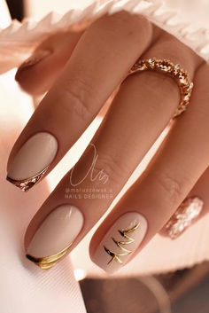 Nails With Gold, December Nails, Christmas Nails Acrylic, Elegant Nails, Classy Nails