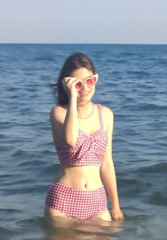 lana del rey gingam swimsuit old Hollywood heart-shaped sunglasses Singer Art, Vintage Americana, Bollywood Style, Cute Swimsuits, Celebrity Fashion, Beauty Photography, Lana Del Rey, Summer 2024, Dream Wardrobe