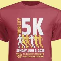 a t - shirt with the number fivek on it and people running in different directions