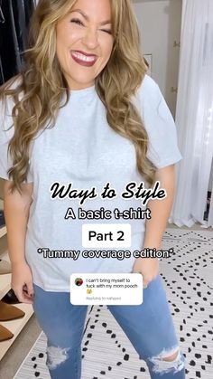 Tucking Hacks, Shirt Tucking Hacks, Tucked In Shirt Outfit, How To Style Oversized Shirt, Tshirt Hacks, Tie A Shirt, T Shirt Knot, Jeans And T Shirt Outfit, Oversize Tshirt Outfits