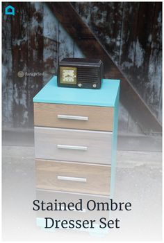 an old fashioned radio sitting on top of a chest of drawers with the words stande ombre dresser set