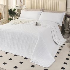 PRICES MAY VARY. 【SUPER BIG! NO MORE TUG OF WAR WITH THE COVERS!! 】 A white bedspread 128" x 120" and 2 pillow shams 20" x 36". It's almost the biggest quilt you can find. Our extra large size bedspread drapes all the way to the floor, easily cover all sides and end of your bed, even with extra layers of padding 【Classic Geometric Quilted Design】The soft king quilt set comforter showcases a geometric classic quilted design in a fashionable solid hue to match with any aesthetic. and the pattern d King Size Bedspreads, White Bedspread, White Bedspreads, Oversized Quilt, Quilted Bed, Coastal Vintage, King Quilt Sets, Lightweight Bedding, Bohemian Coastal