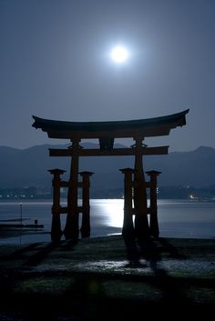 Japan Itsukushima Shrine, Japan Places, Yin En Yang, Hiroshima Japan, Torii Gate, Shinto Shrine, Japanese Temple, Japan Culture, The Full Moon