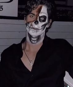 Skeleton Makeup For Halloween, Skeleton Man Makeup, Catrin Aesthetic, Skull Make Up Men, Make Up Catrin, Halloween Costumes Men Scary, Guy Halloween Makeup, Halloween Make Up Men, Halloween Make Up For Men