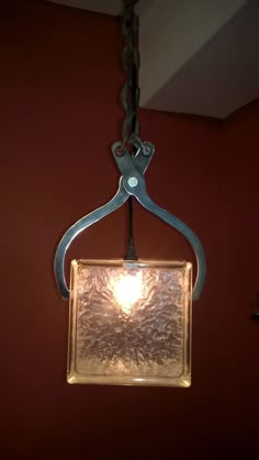 a light that is hanging from a metal frame with some lights on top of it