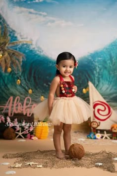 Moana Birthday Photoshoot Ideas, Moana Themed Photoshoot, Moana Birthday Photoshoot, Moana First Birthday Photoshoot, Moana Photoshoot Ideas, Outfit For Bday, Moana First Birthday Party, Cake Smash Theme Ideas, Moana Wedding