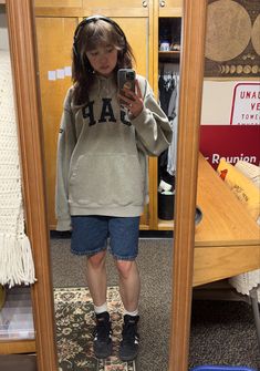 Aesthetic Jorts Outfits, Clothing Inspo School, Alex G Outfits, Casual Stylish Outfits, Baggy Summer Outfits, Outfits With Jeans, Sweater Ootd, Downtown Outfits, Clothing Outfits