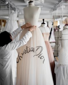 Collection Couture, Dior Haute Couture, Couture Mode, Fitted Wedding Dress, Couture Details, Dior Couture, Fashion Studio, Couture Collection