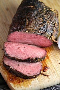 the meat is sliced up and ready to be served on the cutting board for consumption