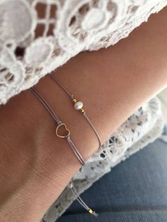 Tiny Bracelet, Diy Jewelry To Sell, Diy Jewelry Rings, Gold Heart Bracelet, Diy Jewelry Inspiration, Small Bracelets, Diy Bracelets Easy, Bracelet Friendship, Golden Jewelry