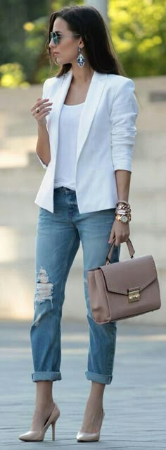 Find More at => http://feedproxy.google.com/~r/amazingoutfits/~3/SOwZ5VclaaI/AmazingOutfits.page Office Outfits Women Monochrome, Blazer Outfits Casual, Mode Tips, Blazer Outfits For Women, Nice Outfits, Mode Casual, Dream Style, Outfit Trends