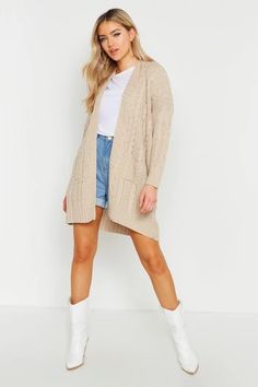 Keep warm in style with VeV Universe range of jumpers and sweaters, including cable knits, oversized and cropped jumpers. Browse all our styles and get yours now! Styles Women, Boyfriend Cardigan, Vogue Knitting, Cardigan Beige, Fitted Blouses, Cozy Cardigan, Beige Cardigan, Cable Knit Cardigan, Contrast Collar