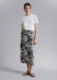 Ruched midi skirt crafted from smooth, silk-like fabric. Designed with a high waist accentuated with fixed gathers creating a soft ruched effect with a flowy skirt.- Regular fit, midi- Invisible side zip closure- Hook and Eye- Inside back elasticLength of skirt: 83cm / 32.7" (EU 36 / UK 8 / US 4)Our designs from Paris are romantic, effortless, and chic. Ruched Midi Skirt, Floral Print Midi Skirt, Capsule Outfits, Black Floral Print, Black Midi Skirt, Flowy Skirt, Fashion Story, Black Floral, Floral Skirt