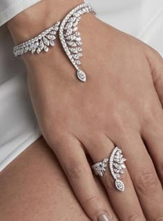 Cocktail Diamond Ring, خواتم خطوبة, Modern Cocktail, Diamond Bracelet Design, Beautiful Bracelets, Jewellery Sketches, Nail Ring, Diamond Jewelry Designs, Bracelet Ring