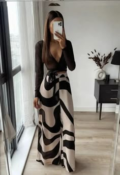 Elegantes Party Outfit, Party Outfit Ideas, Looks Party, Black And White Skirt, Event Outfit, Holiday Party Outfit, Looks Street Style, Looks Chic, Looks Vintage