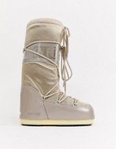 Moon Boot | Moon Boot Glance Icon Snowboots in Platinum Skiwear Women, Snowboard Girl, Snowboarding Style, Snow Wear, Platform Boots Chunky, Snowboarding Women, Snowboarding Outfit, Skiing Outfit, Moon Boots