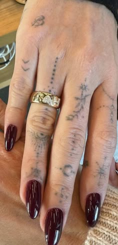 Hailey Bieber Nails, Bieber Nails, Spring Nail Designs, Dainty Tattoos, Nail Ring, Funky Nails, Spring Nail, Minimalist Nails, Finger Tattoos