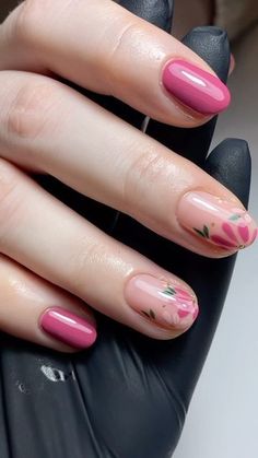 Pink Gel Nail Art, Floral Gel Nail Designs, Short Nail Designs Pink, Floral Nails Pink, Floral Gel Nails, Pink Floral Nails, Short Stiletto Nails, Short Stiletto, Silver Nail Art