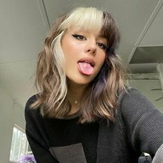 Color Block Hair Curtain Bangs, Streak In Bangs, Quarter Split Dye Hair, Half Bleached Bangs, Half Dyed Bangs, Dyed Bangs, Lisa Hair, Split Dye