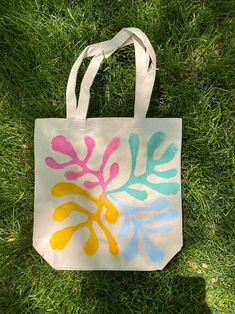 Hand Painted Tote Bags, Hand Painted Bags, Hand Bags Ideas, Diy Tote Bag Design, Painted Canvas Bags, Handpainted Tote Bags, Totes Ideas, Bags For Ladies, Tods Bag