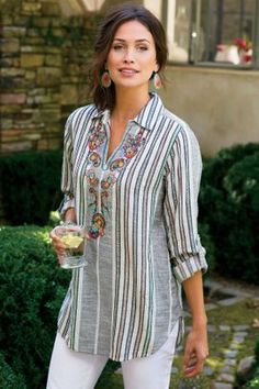 Áo Blu, Kurta Designs Women, Stripe Outfits, 60 Fashion, Kurta Designs, Soft Surroundings, Aruba, White Pants, Street Style Outfit