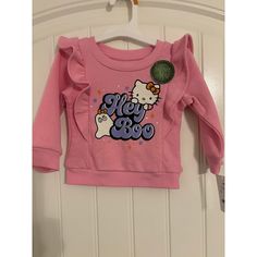 Sanrio Hello Kitty “Hey Boo” Halloween Pink Sweatshirt. Baby Girls Size 12 Months. Long Sleeve, Ruffle Sleeve, Crew Neck. Glow In The Dark Print. New With Tags. Pink Fall Playwear Top, Cute Fall T-shirt For Playtime, Hello Kitty Long Sleeve Cotton Top, Long Sleeve Cotton Hello Kitty Top, Pink Cartoon Print Tops For Fall, Pink Tops With Cartoon Print For Fall, Hello Kitty Print Long Sleeve Top For Fall, Fall Hello Kitty Long Sleeve Top, Pink Kawaii Tops For Fall