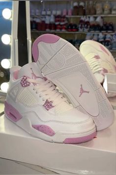 Nike Fashion Shoes, Preppy Shoes, Jordan Shoes Retro, All Nike Shoes, Shoes Outfit Fashion