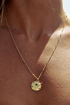 Sand Dollar Necklace, Jewelry Lookbook, Beach Combing, A Necklace, Dream Jewelry, Summer Jewelry, Pretty Jewellery, Beach Jewelry, Cute Jewelry