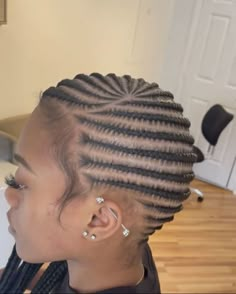 Braids Parting, Laid Hairstyles, Twists Hairstyles, Lemonade Braids Hairstyles, Braided Hairstyles For Black Women Cornrows, Braiding Styles, Styles Braids, Face Piercings, Feed In Braids Hairstyles