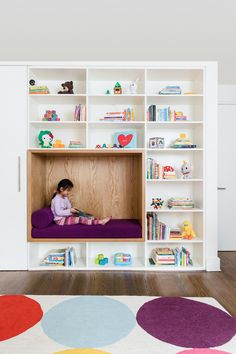 Reading Nook For Toddler, Stylish Kids Room, Kids Room Shelves, A Reading Nook, Reading Nook Kids, Interior Design Blogs, Dress Tips, Cool Kids Rooms, Hardwood Floors Dark