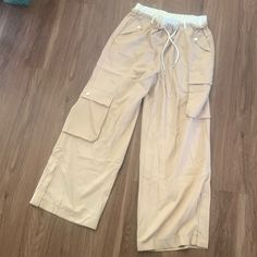 Baddie Style Khaki/Tan Chino Boyfriend Cargo Pants. Looks Sort Of Like Boxers Underneath, With Belt Loops And Back Pockets. Has A Stretchy Waist, Def Can Fit Small Thru Large. #Boyfriend Influencer Baddie Relax Relaxed Fit Athleisure Cream Wide Leg Cargo Pants, Beige Utility Bottoms With Elastic Waistband, Utility Wide Leg Cream Pants, Beige Wide Leg Summer Pants With Cargo Pockets, High Waist Baggy Beige Cargo Pants, High-waist Baggy Beige Cargo Pants, Beige Baggy High Waist Cargo Pants, Summer Beige Wide Leg Pants With Cargo Pockets, Summer Beige Wide Leg Cargo Pants