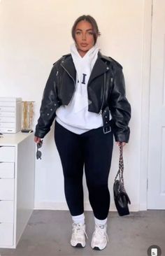 hoodie, leather jacket! ❄️ Closet Revamp, Looks Hip Hop, Plus Size Baddie Outfits, Winter Closet, Winter Fashion Outfits Casual, Leather Jacket Outfits, Classy Casual Outfits, Jacket Outfit, Classy Casual