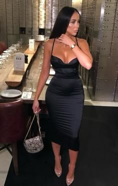 Midi Black Dress, Red Dresses Classy, Kardashian Kollection, Night Dress For Women, Looks Street Style, Dressy Outfits, Mode Inspo, Tea Length, Midi Dress Bodycon