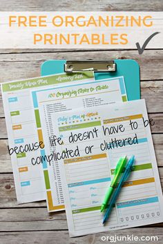 a clipboard with the words, free organizing printables on it and a clipboard