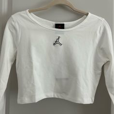 Nike Air Jordan Crop Top Brand New With Tags Size: Small & Medium #Y2k #Streetwear #Trending #Nikeair #Jordan Nike Crop Top, Tops Nike, Nike Tank Tops, Basketball Shorts, Y2k Streetwear, White Nikes, Nike Tops, Nike Air Jordan, Baby Doll