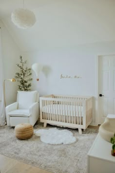 Minimalist Nursery Nursery Ideas With White Crib, Neutral Baby Girl Room, Baby Girl Nursery Minimalist, Timeless Nursery Ideas, White And Beige Nursery, Baby Girl Neutral Nursery, White Nursery Ideas, Neutral Baby Girl Nursery, White Crib Nursery