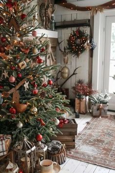 a decorated christmas tree in a living room