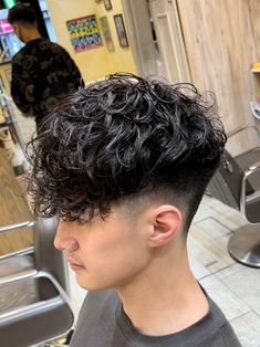 Short Hair Korea, Mens Haircuts Thick Hair, Hair Types Men, Male Haircuts Curly, Mens Haircuts Short Hair, Short Hair Tomboy, Hair Style Korea, Wavy Hair Men