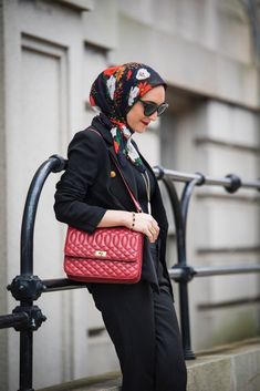 Classic Black Blazer - A Day In The Lalz Mac Feels So Grand, Necklace Kendra Scott, Lipstick Mac, O Bag, Blazer Outfit, Sweater Scarf, Muslimah Fashion Outfits