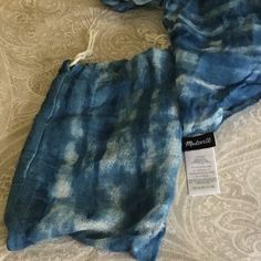 Beautiful Soft Cotyon & Linen Scarf With Matching Bag New 75% Cotton 25% Linen Made In India 34” Wide X 72” Long Madewell Accessories, Linen Scarf, Silk Bandana, Buffalo Check Plaid, Plaid Blanket Scarf, Linen Scarves, Plaid Blanket, Circle Scarf, Blanket Scarf